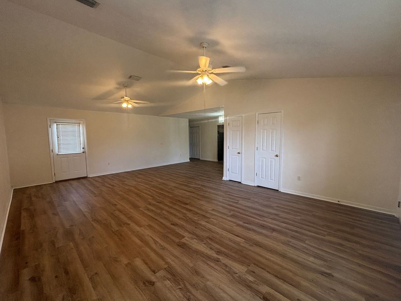 509 Phillips Ct - Photo 5 of 18