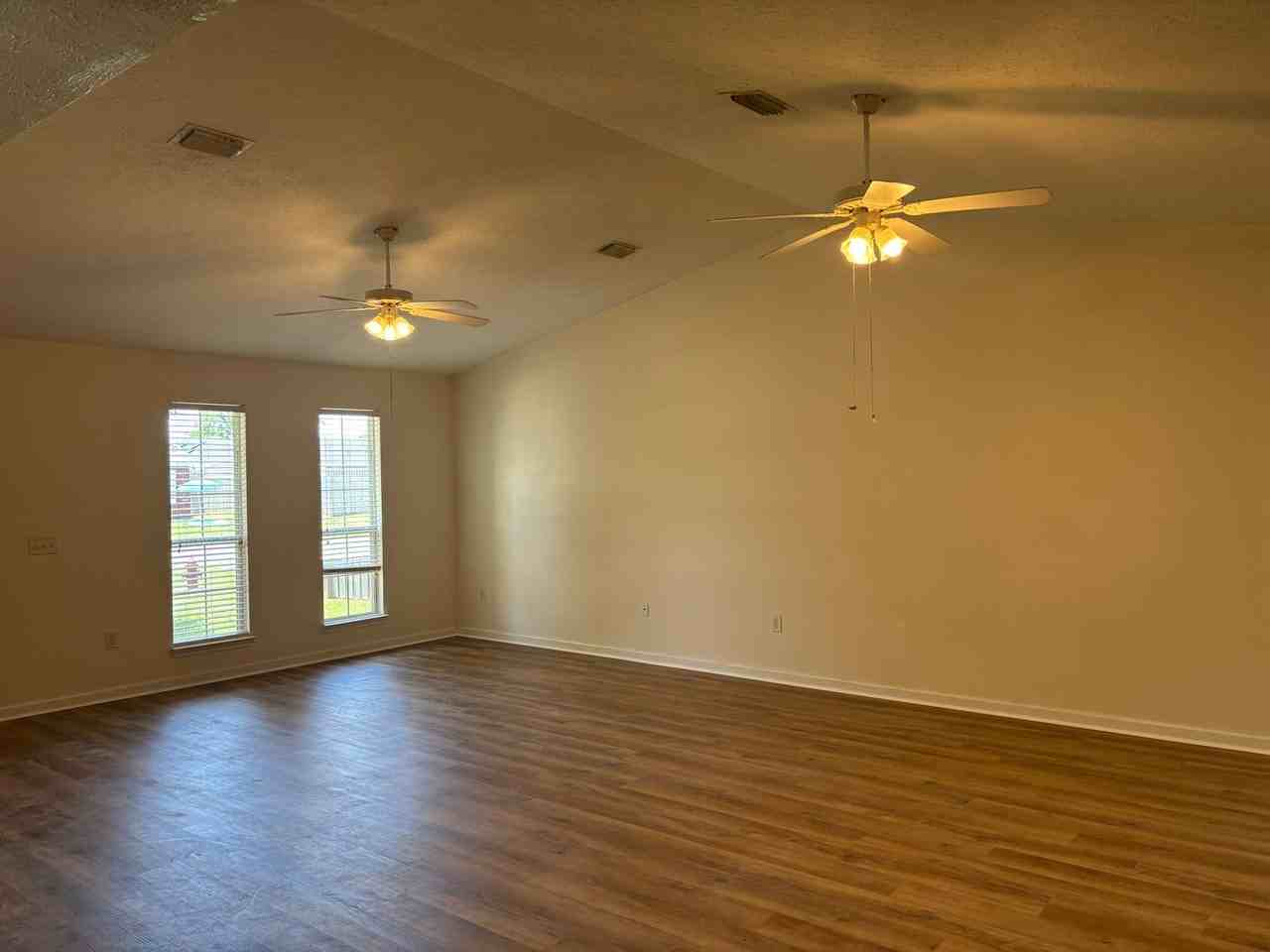 509 Phillips Ct - Photo 7 of 18