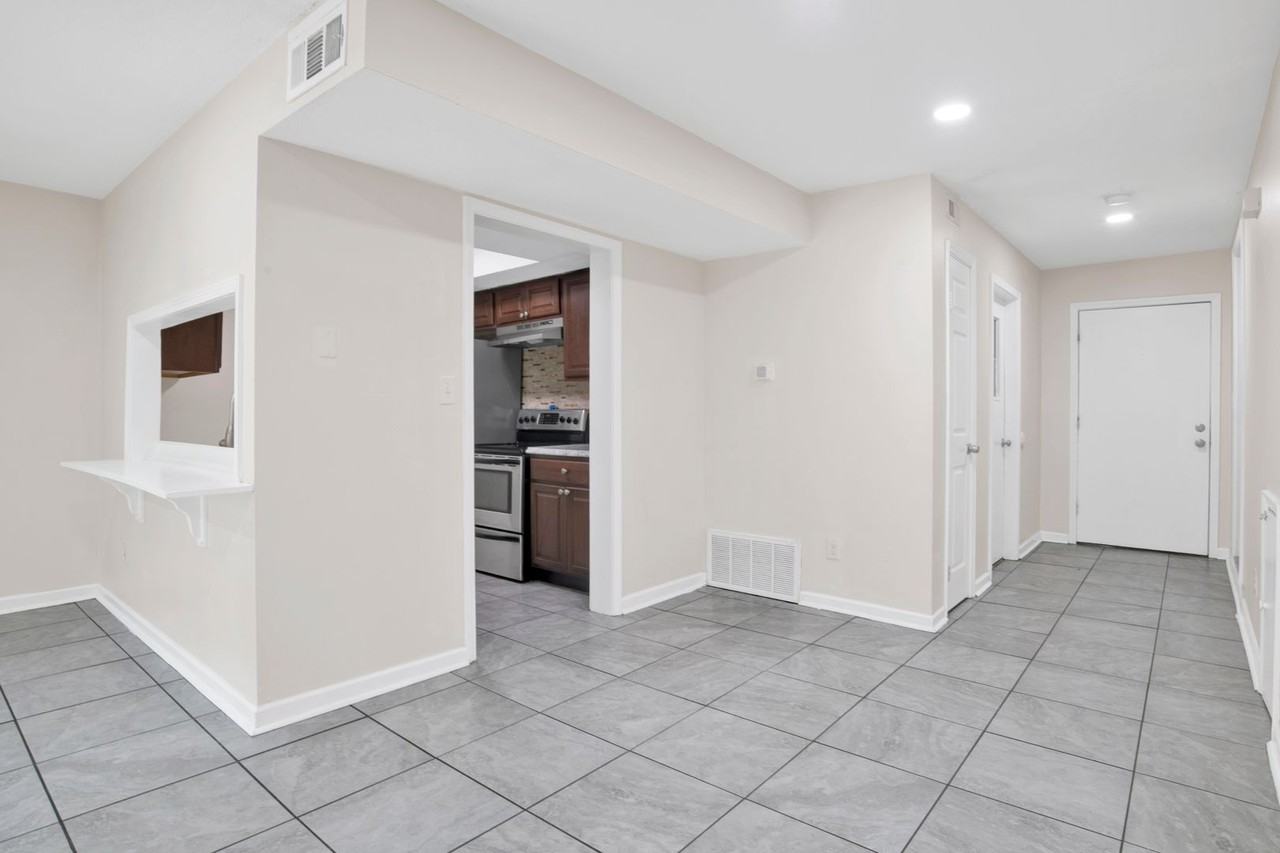 8140 Lillian Hwy - Photo 4 of 37