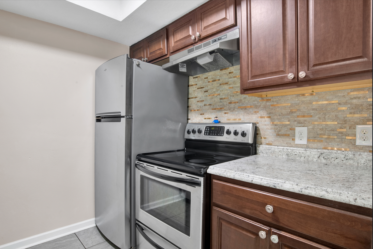 8140 Lillian Hwy - Photo 5 of 37
