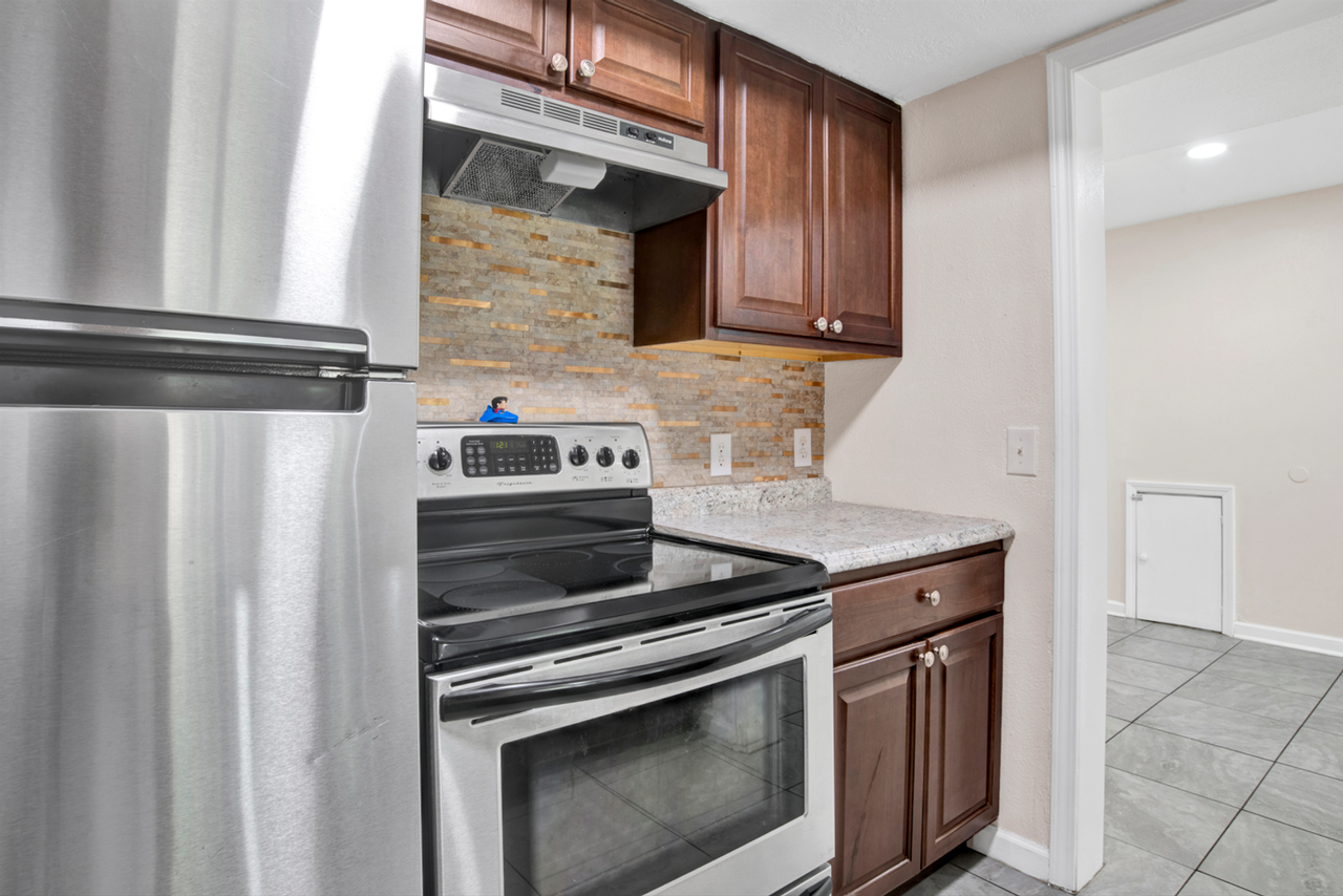 8140 Lillian Hwy - Photo 6 of 37