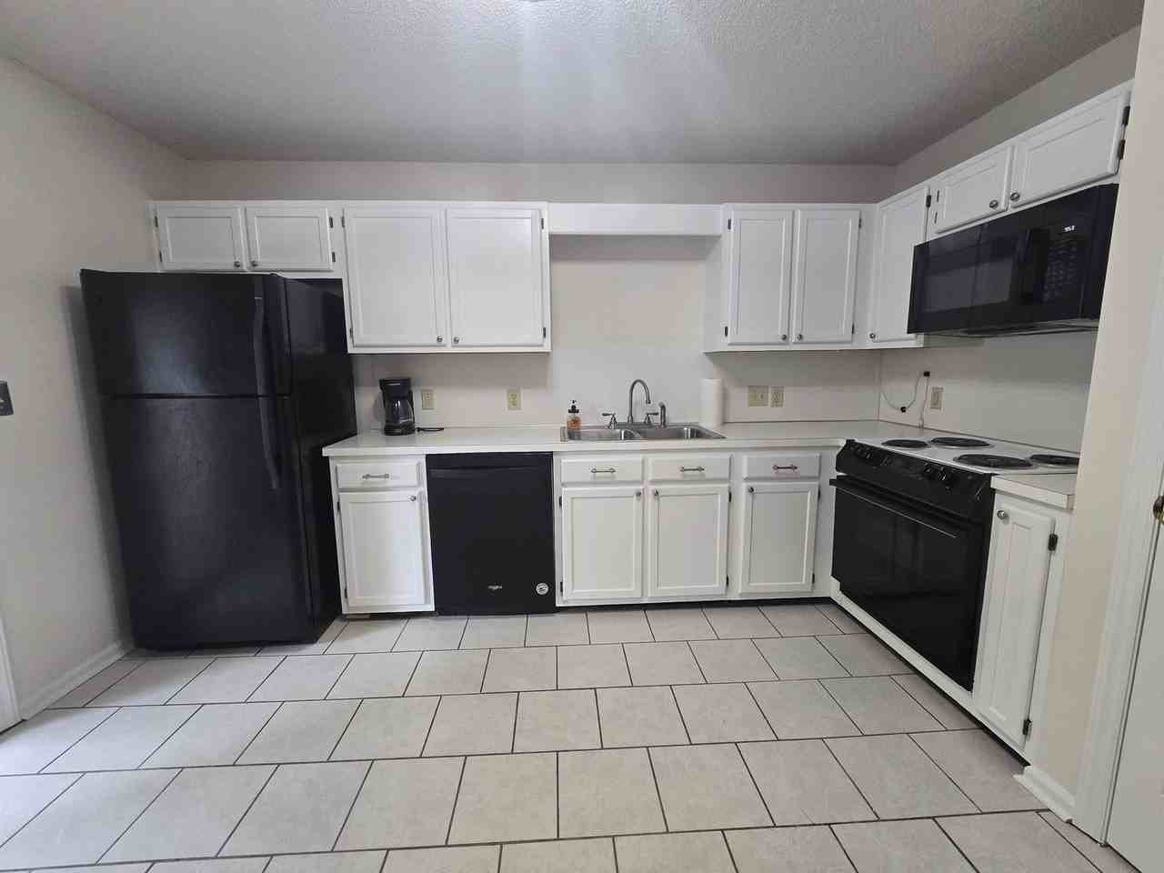 110 Westbrook Ct - Photo 3 of 17