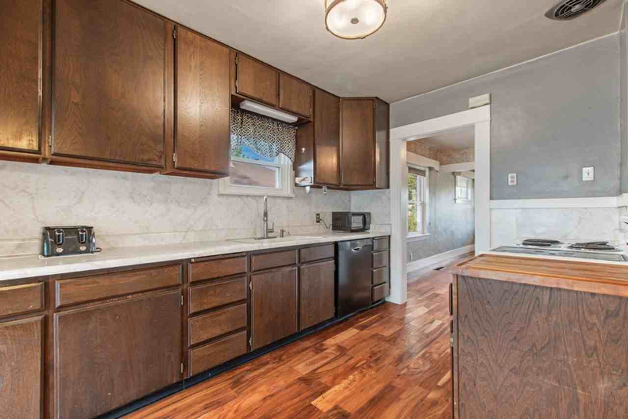 487 E 9th St - Photo 6 of 16