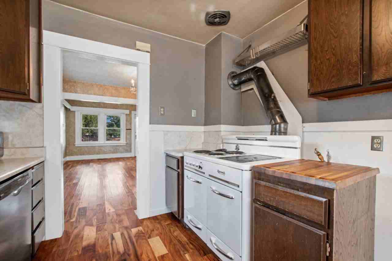 487 E 9th St - Photo 7 of 16