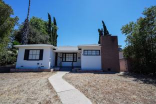 604 W 10th St - Photo 1 of 1