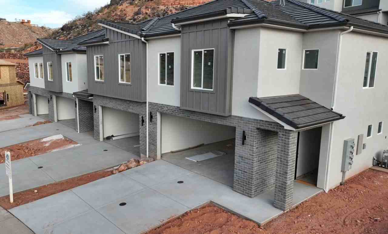 1534 E Mead Ln - Photo 3 of 38