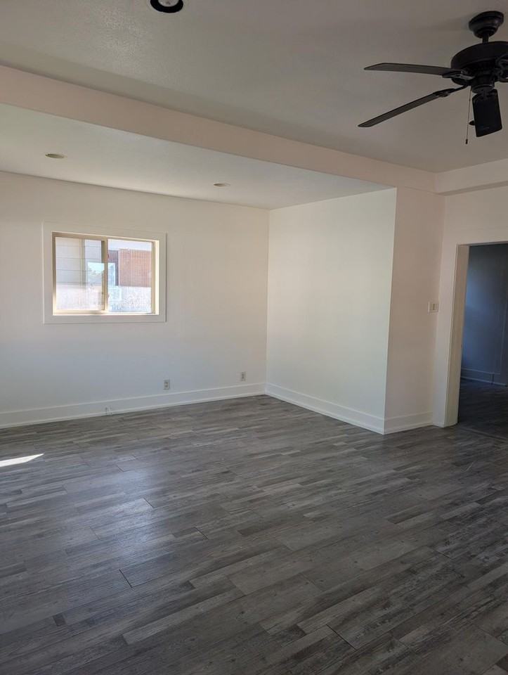 1020 Jefferson St - Photo 3 of 10