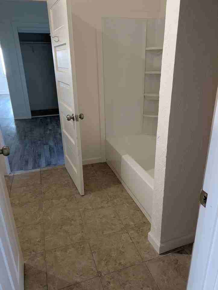 1020 Jefferson St - Photo 7 of 10