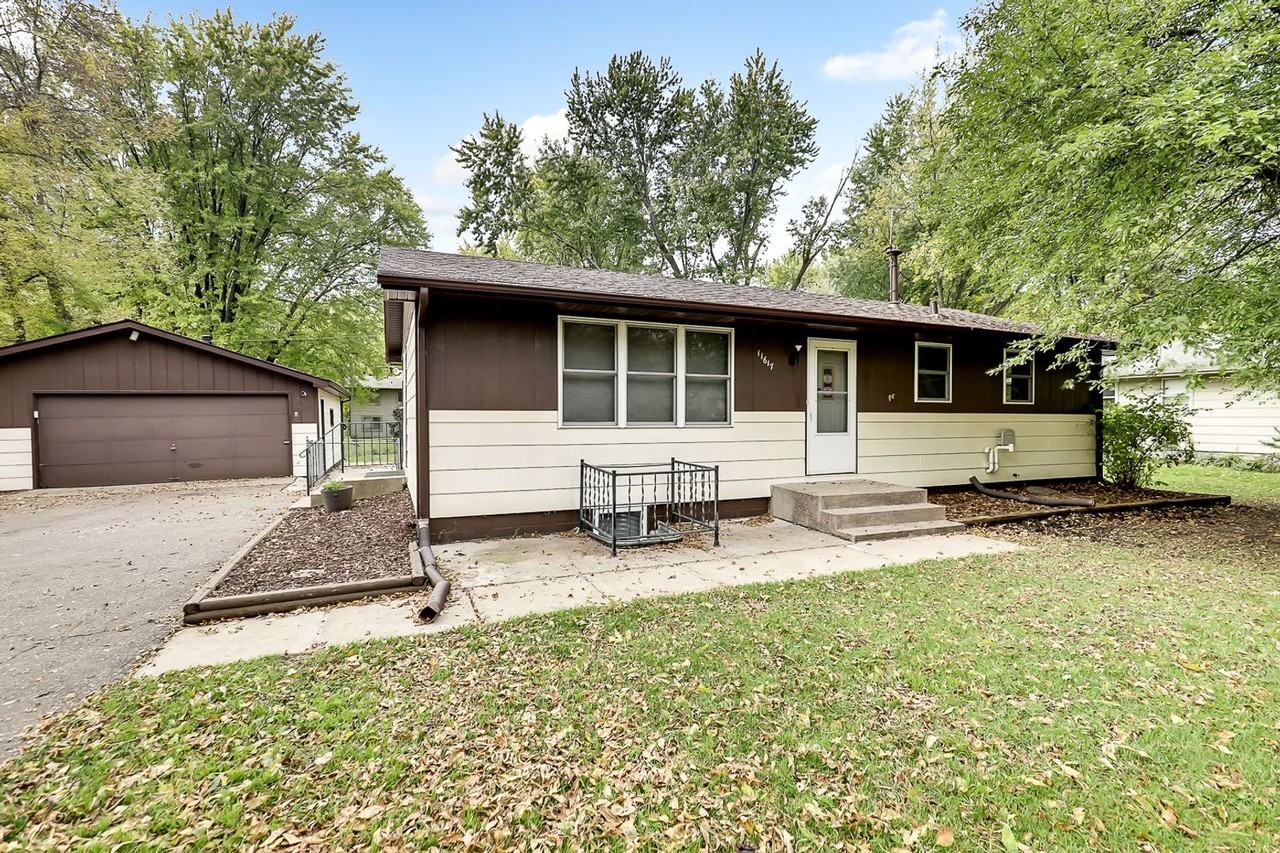 11617 Utah Ave N - Photo 2 of 13