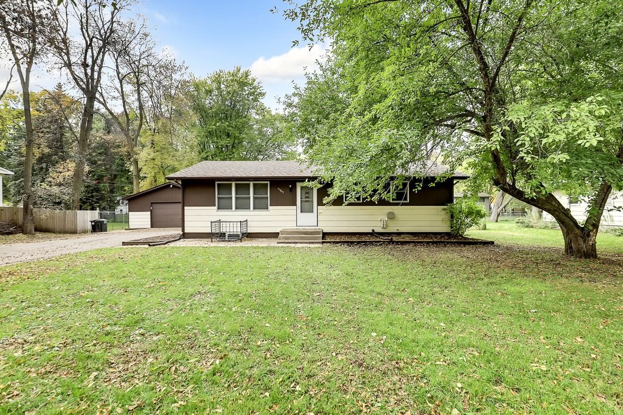 11617 Utah Ave N - Photo 3 of 13