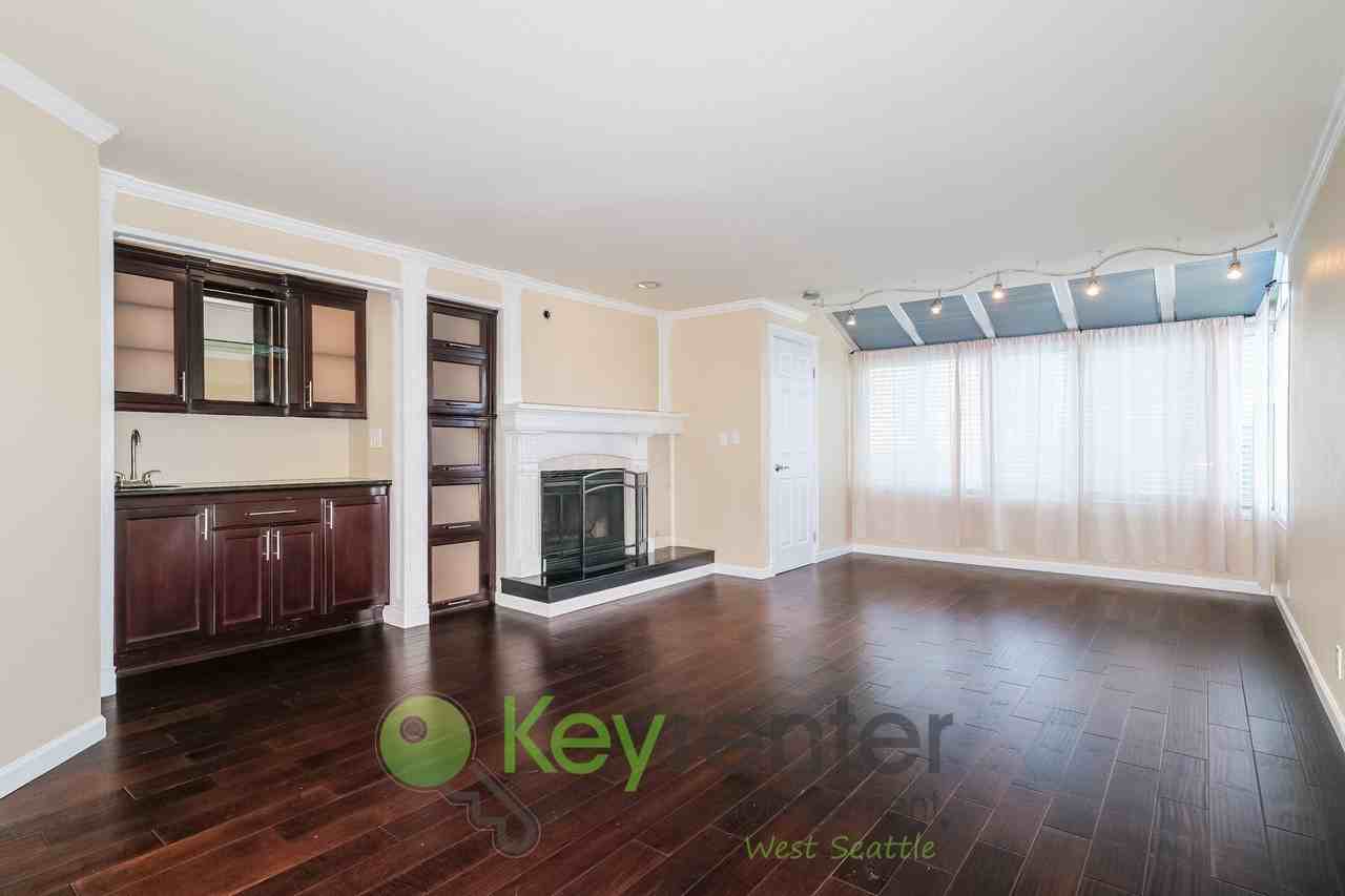9522 1st Ave Ne #B8 - Photo 4 of 22