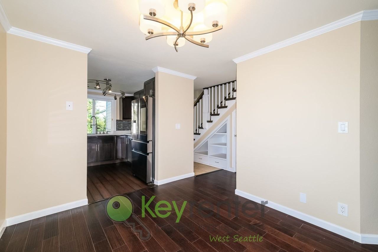 9522 1st Ave Ne #B8 - Photo 6 of 22