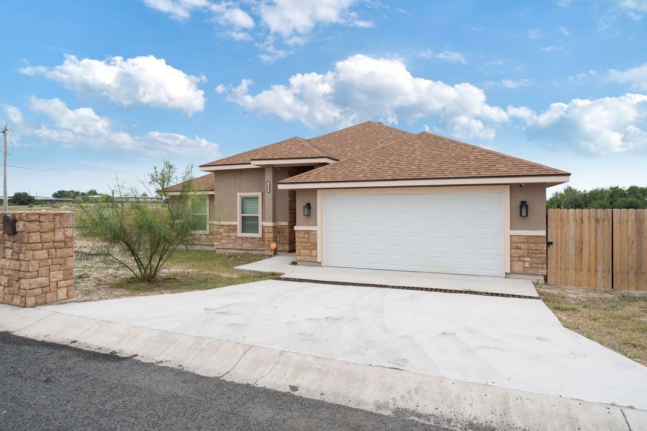 105 Noahy Dr - Photo 2 of 21