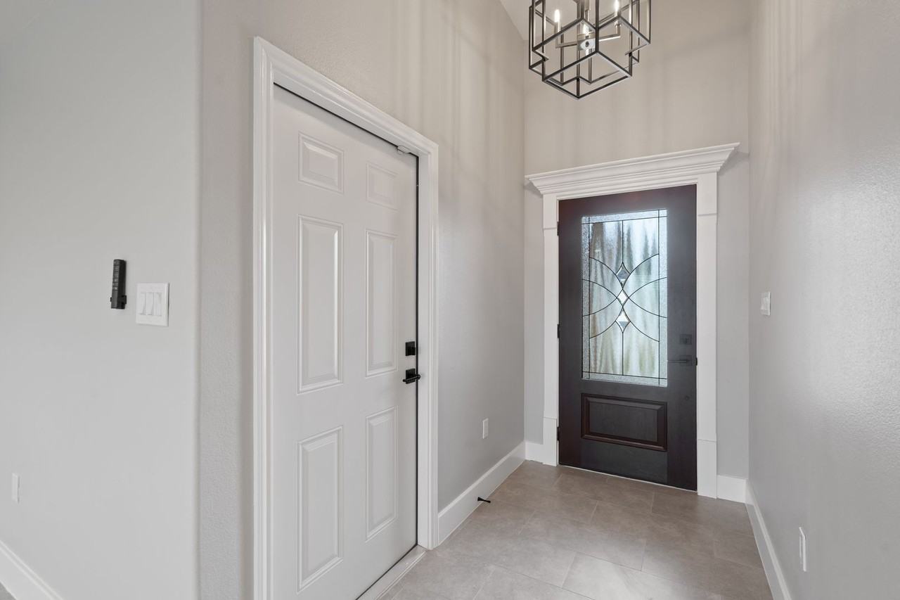 105 Noahy Dr - Photo 3 of 21
