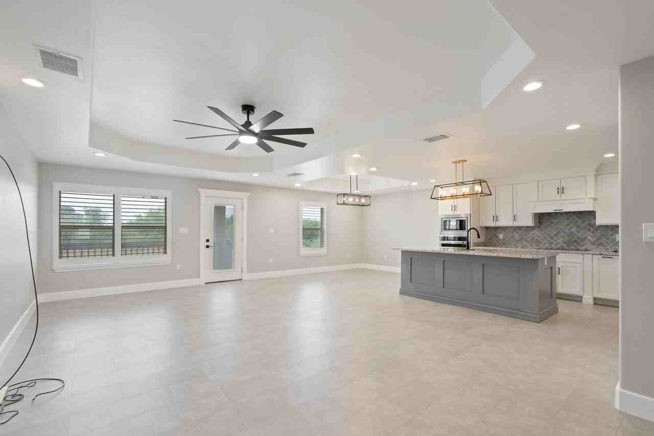 105 Noahy Dr - Photo 4 of 21