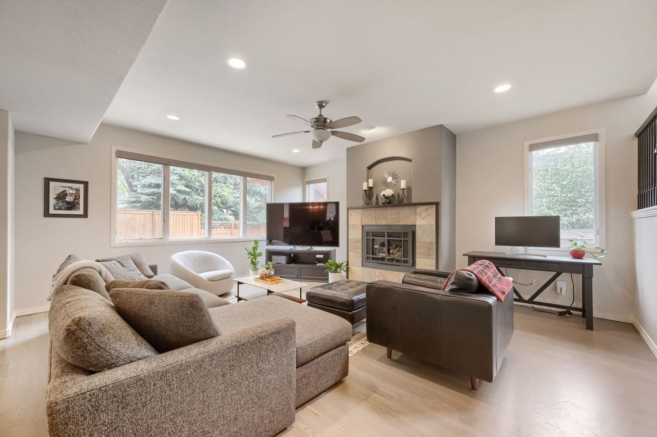 927 Poplar Pl - Photo 3 of 40