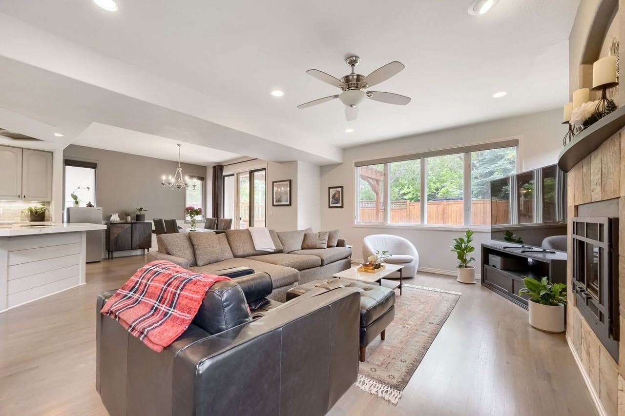 927 Poplar Pl - Photo 4 of 40