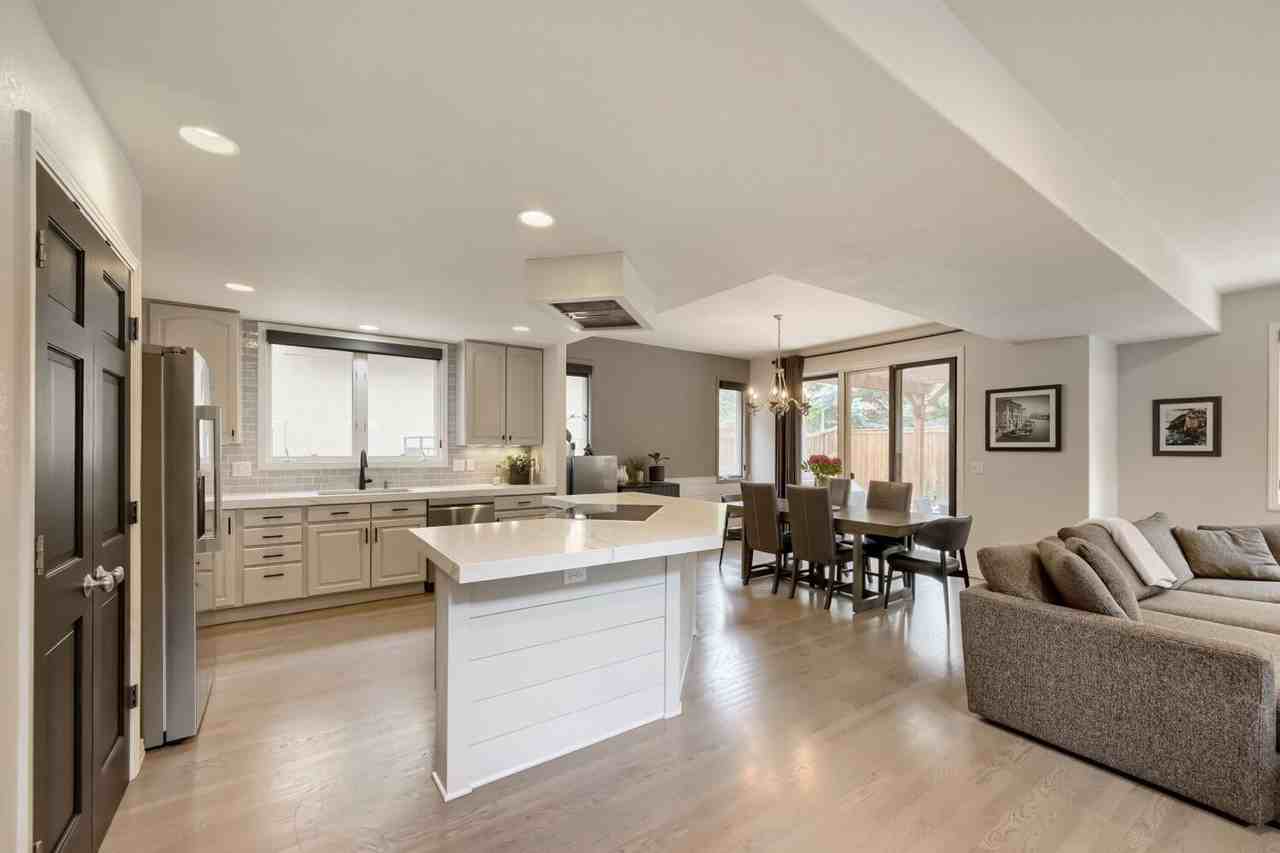 927 Poplar Pl - Photo 7 of 40