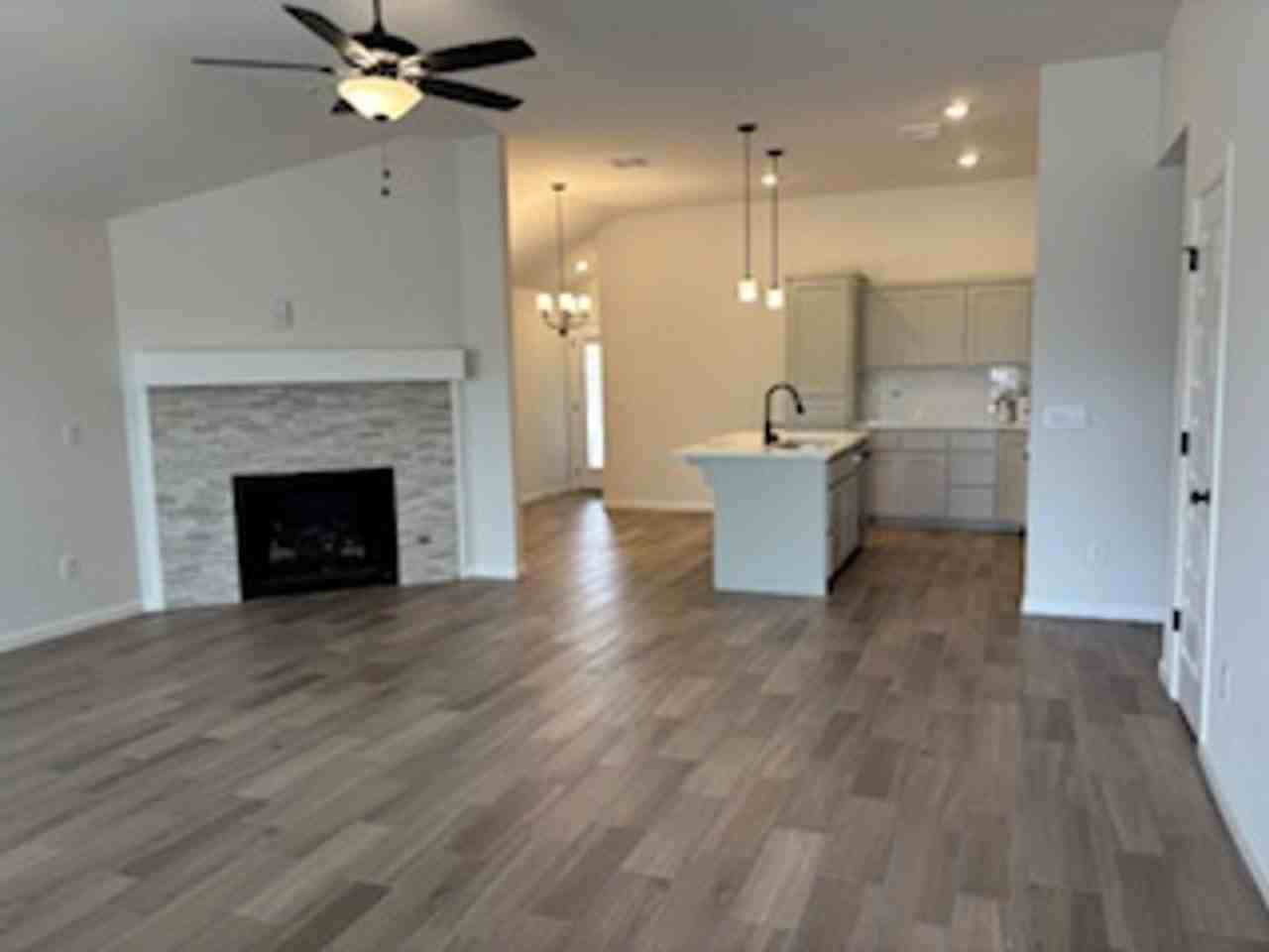 18200 Austin Ct - Photo 3 of 16
