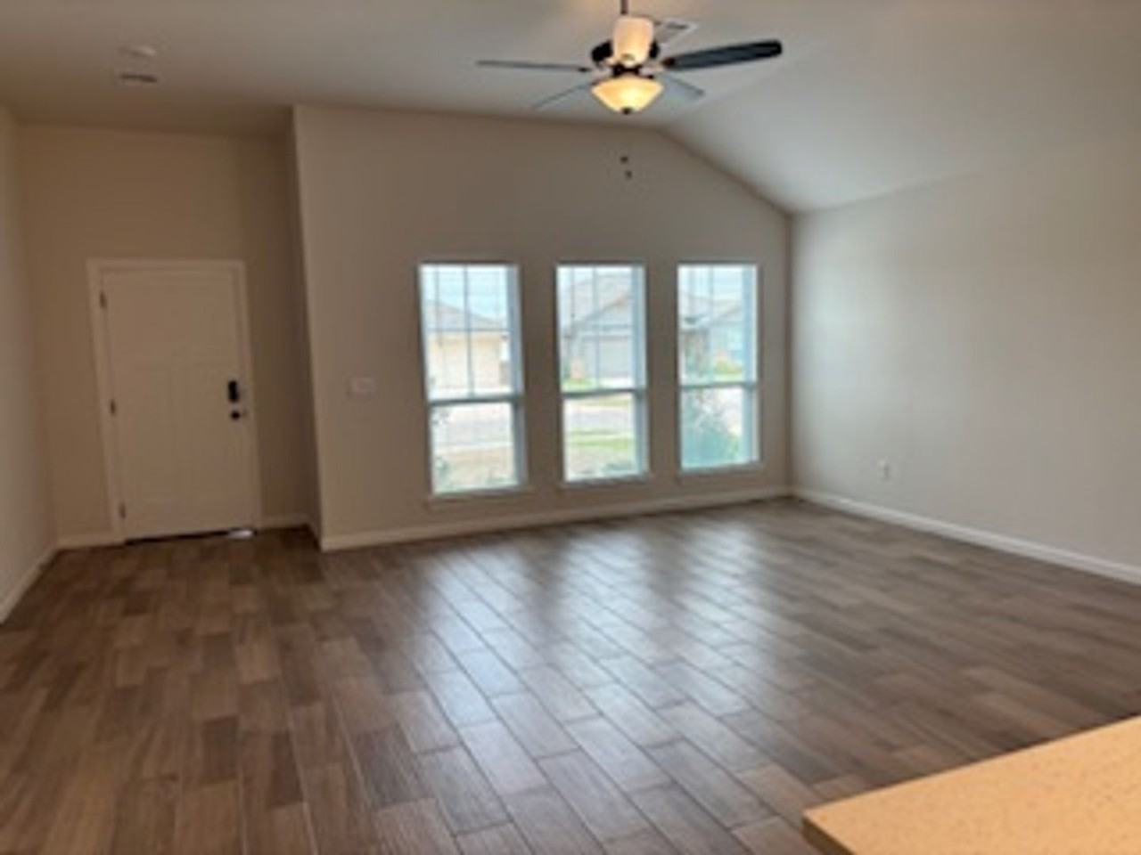 18200 Austin Ct - Photo 5 of 16