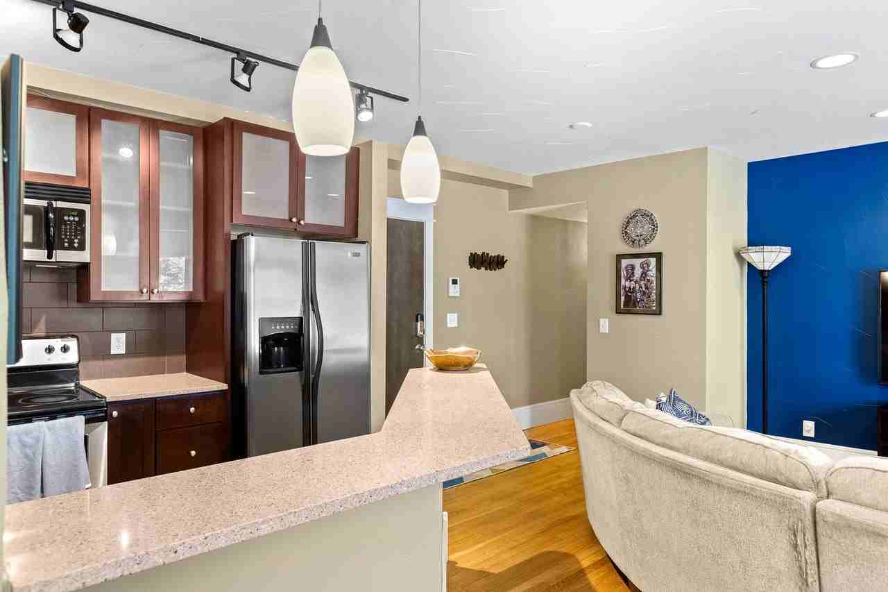 740 N Sherman St - Photo 4 of 17
