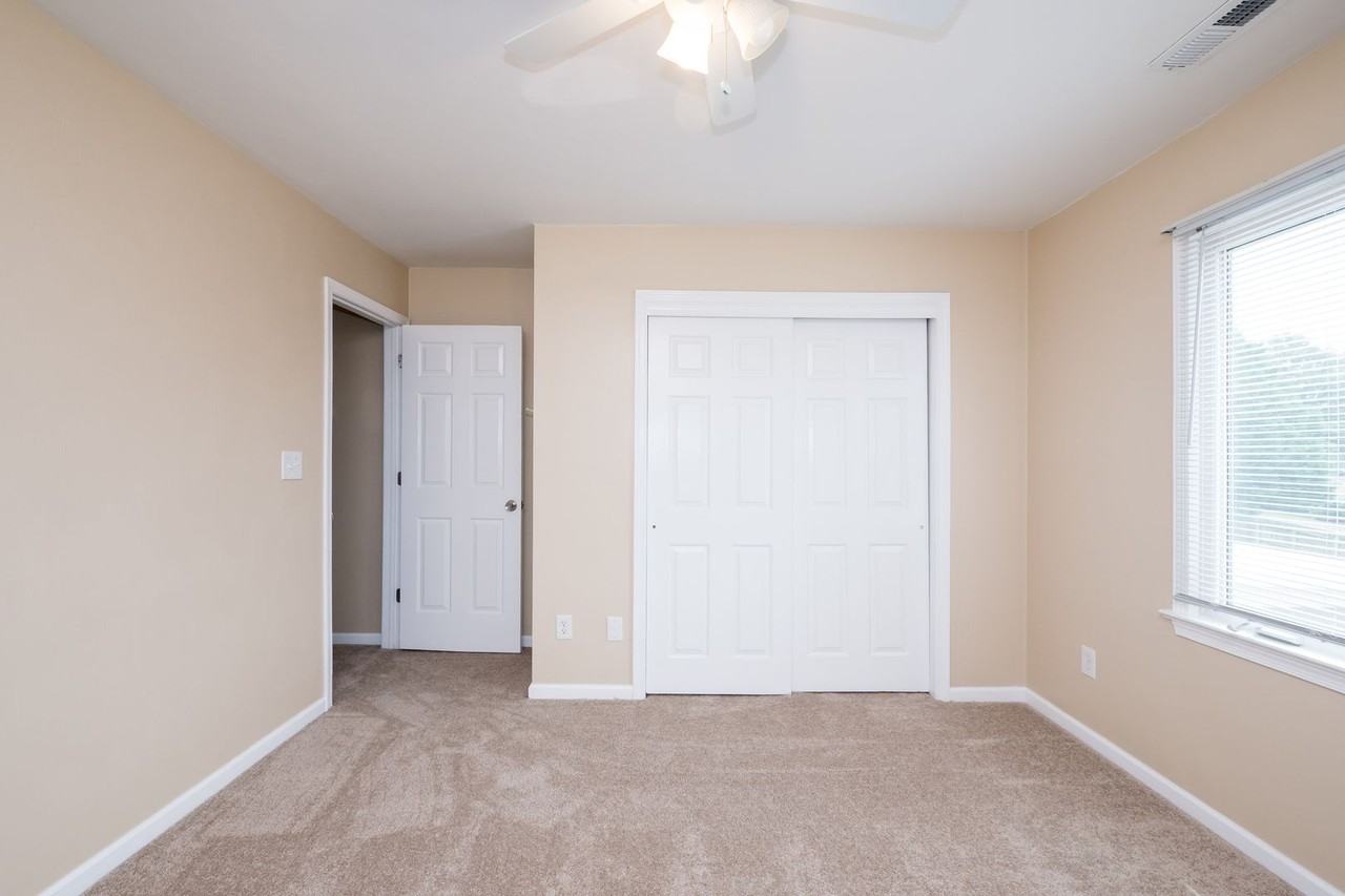 4501 Van Dyck Dr - Photo 2 of 39