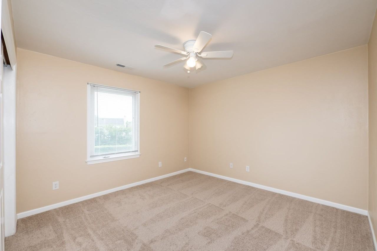 4501 Van Dyck Dr - Photo 3 of 39