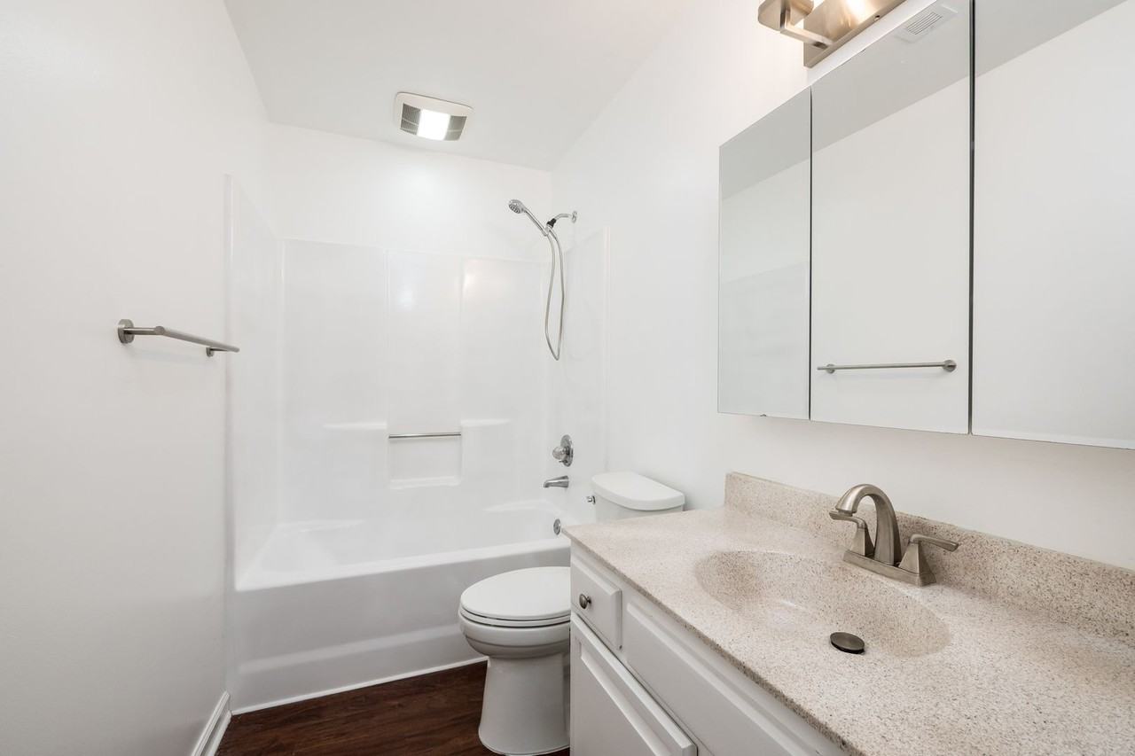 4501 Van Dyck Dr - Photo 4 of 39