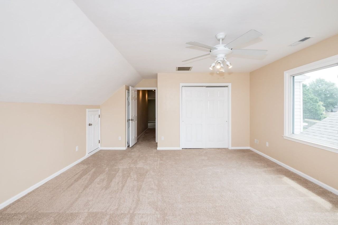 4501 Van Dyck Dr - Photo 5 of 39