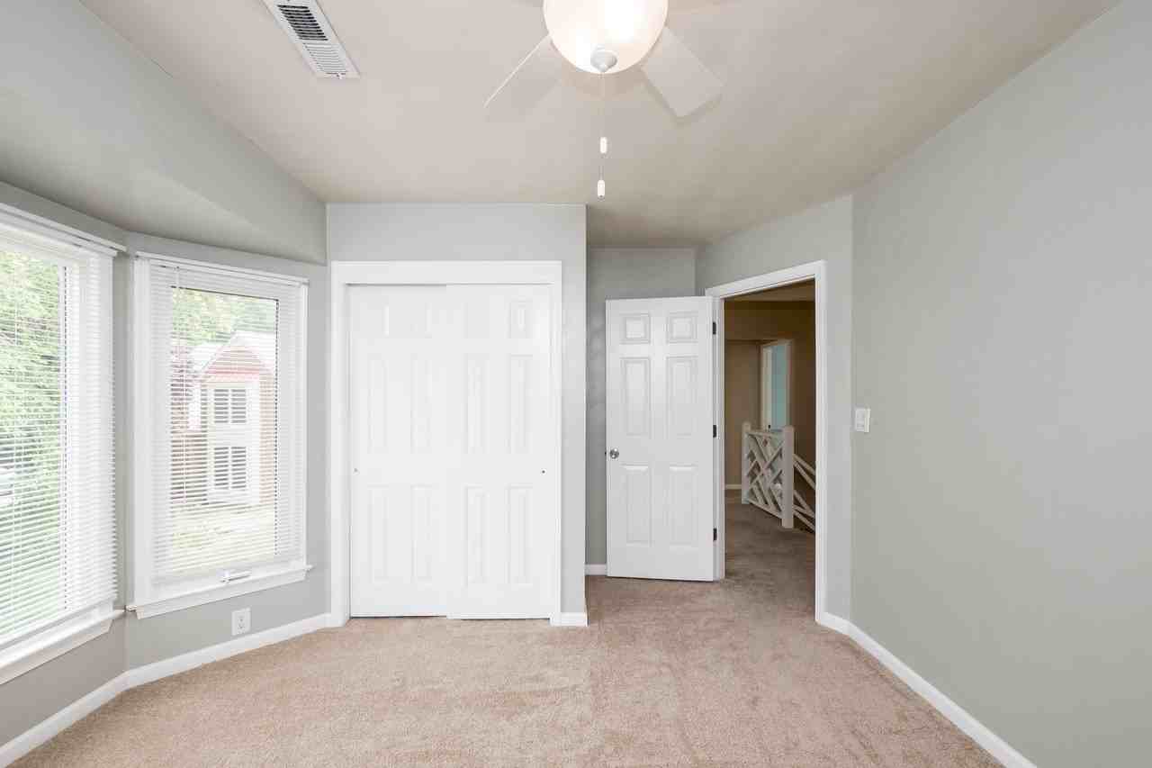 4501 Van Dyck Dr - Photo 7 of 39