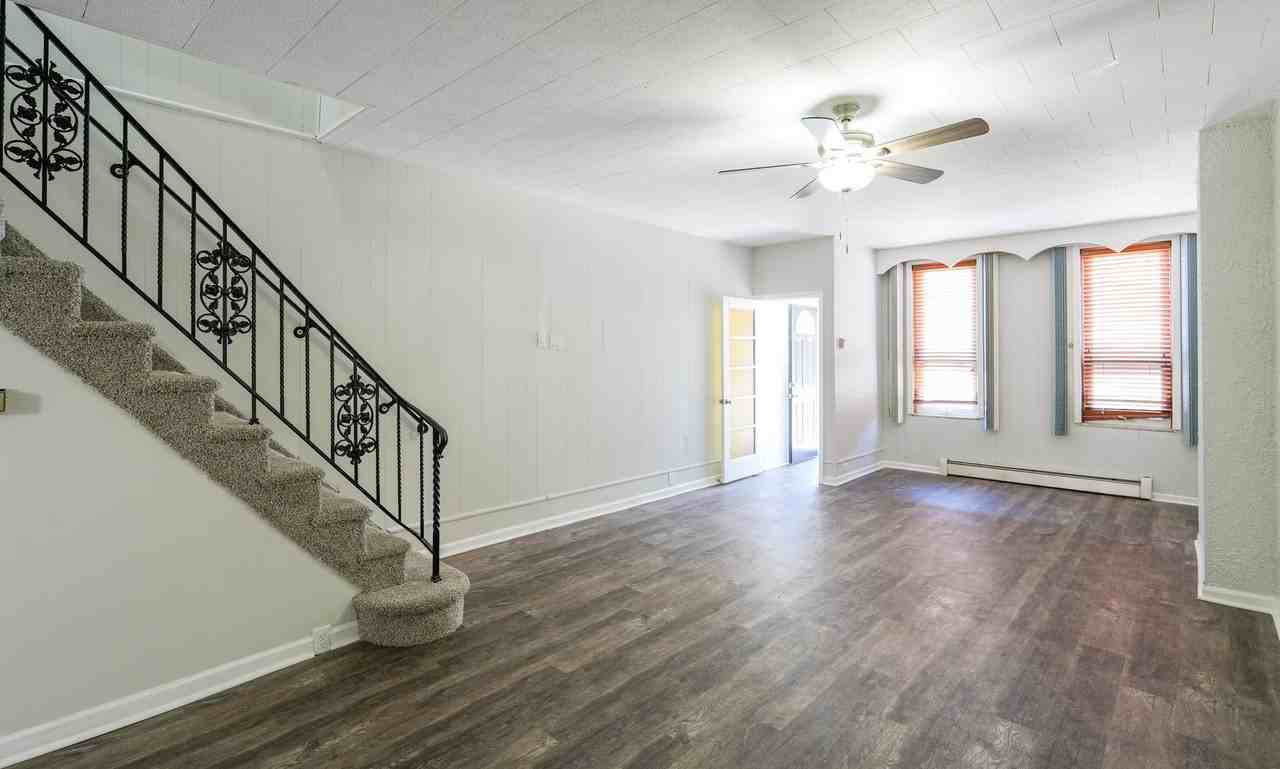 217 Moore St - Photo 5 of 22