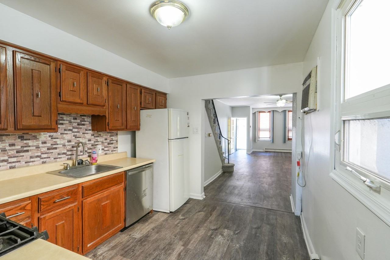 217 Moore St - Photo 7 of 22
