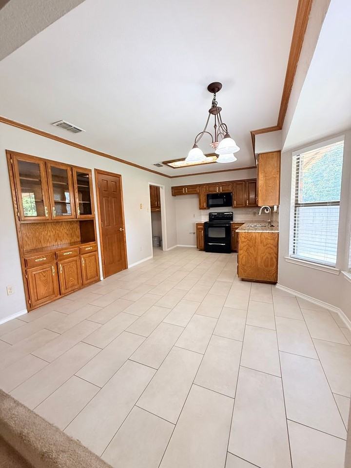 8041 Miles Dr - Photo 4 of 29
