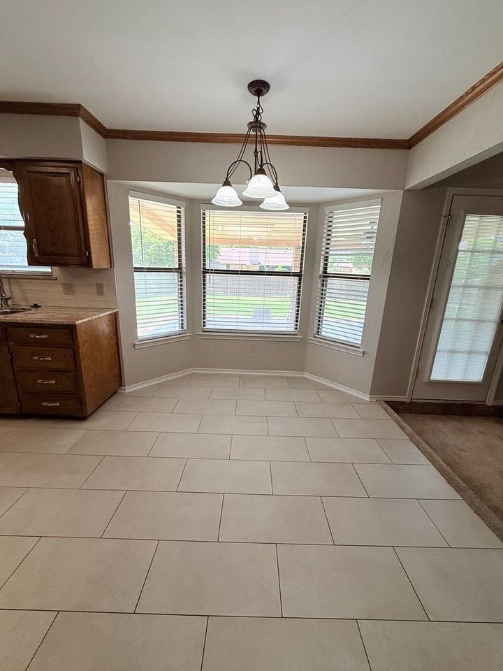 8041 Miles Dr - Photo 5 of 29