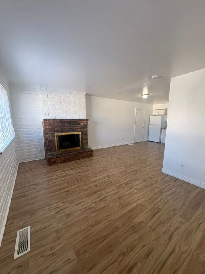 1260 Brinkby Ave - Photo 2 of 10