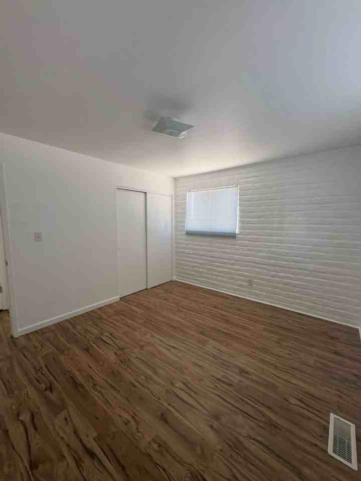1260 Brinkby Ave - Photo 7 of 10