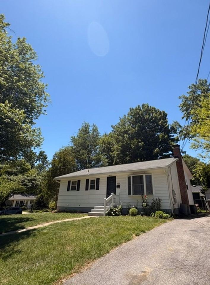 900 Neal Dr - Photo 2 of 32