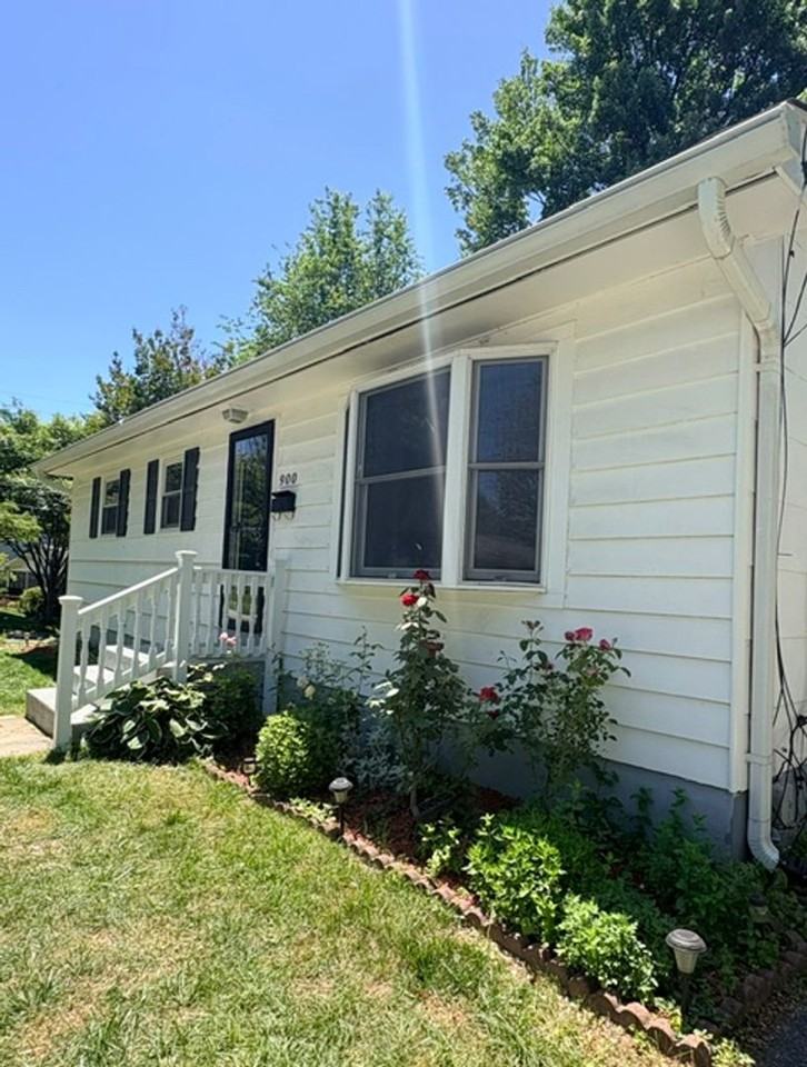 900 Neal Dr - Photo 3 of 32