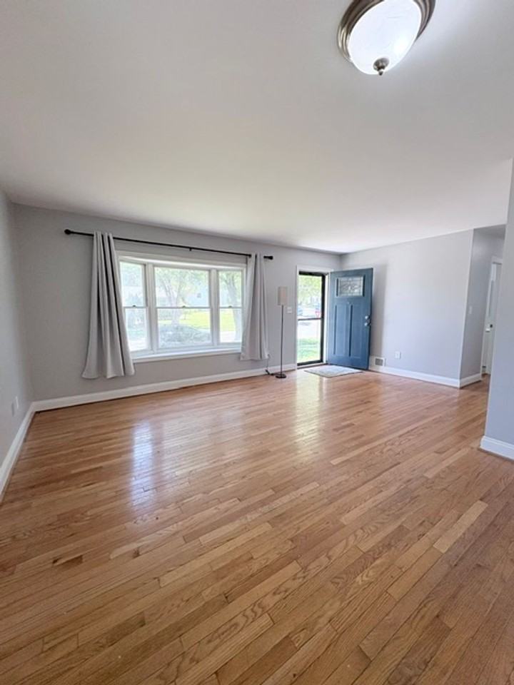 900 Neal Dr - Photo 7 of 32