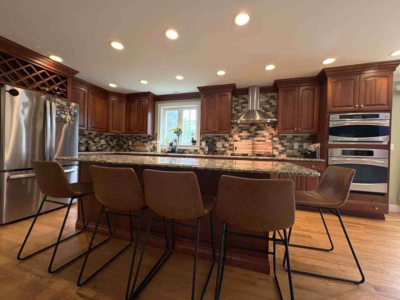 6 Dickson Ave - Photo 4 of 30