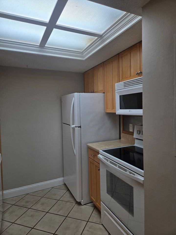 4503 Nw 41st Pl - Photo 4 of 42