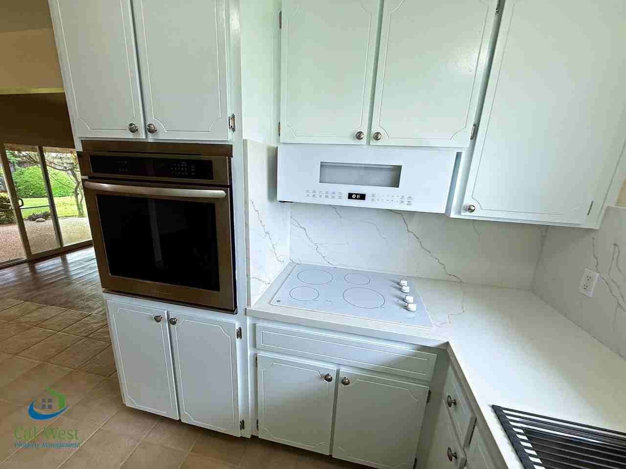 1370 Fernwood Ln - Photo 7 of 32