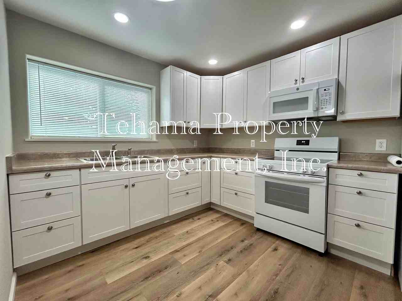 220 220 D St. #B - Photo 5 of 18