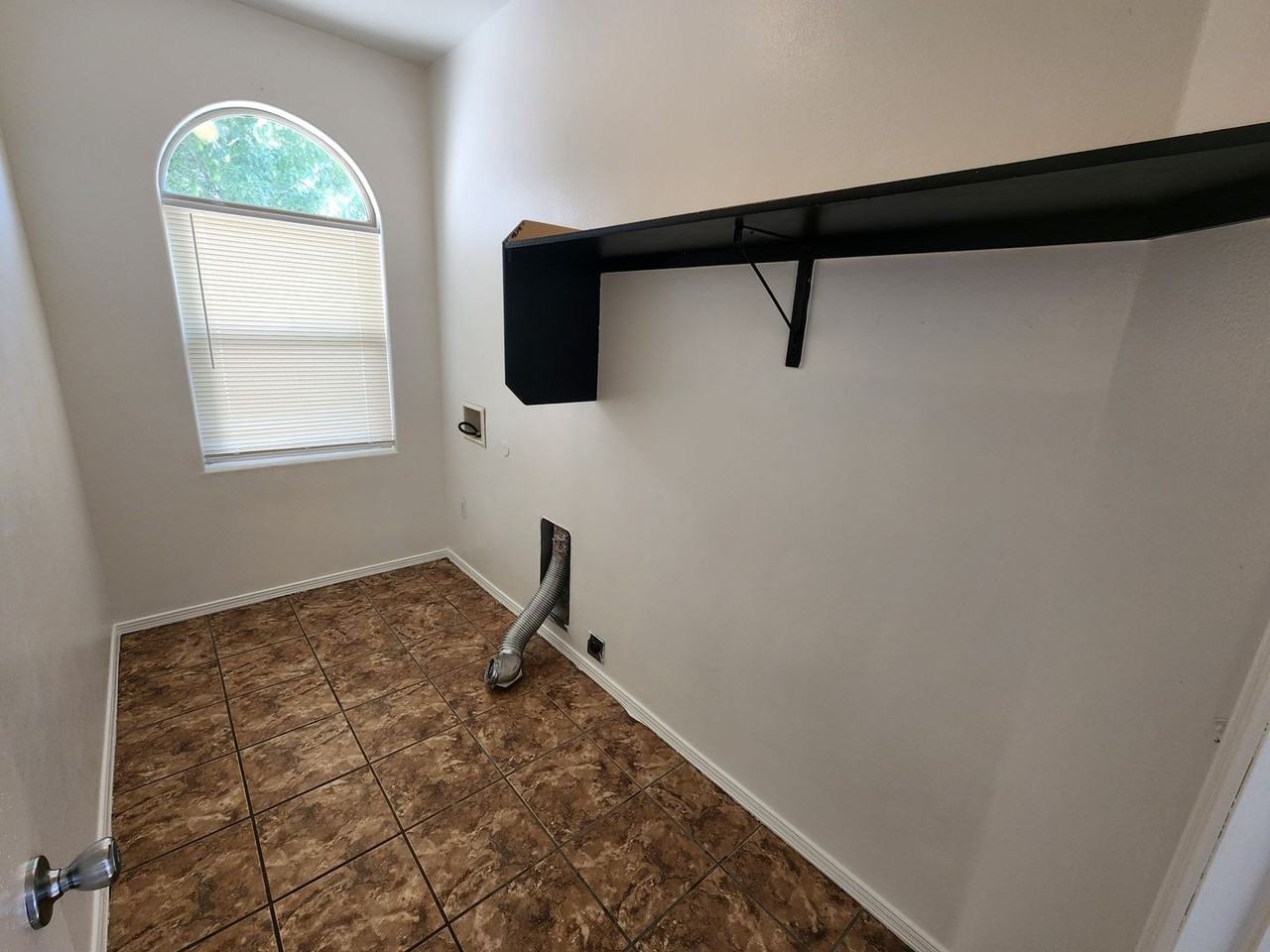 4942 Sherwood Rd - Photo 4 of 31