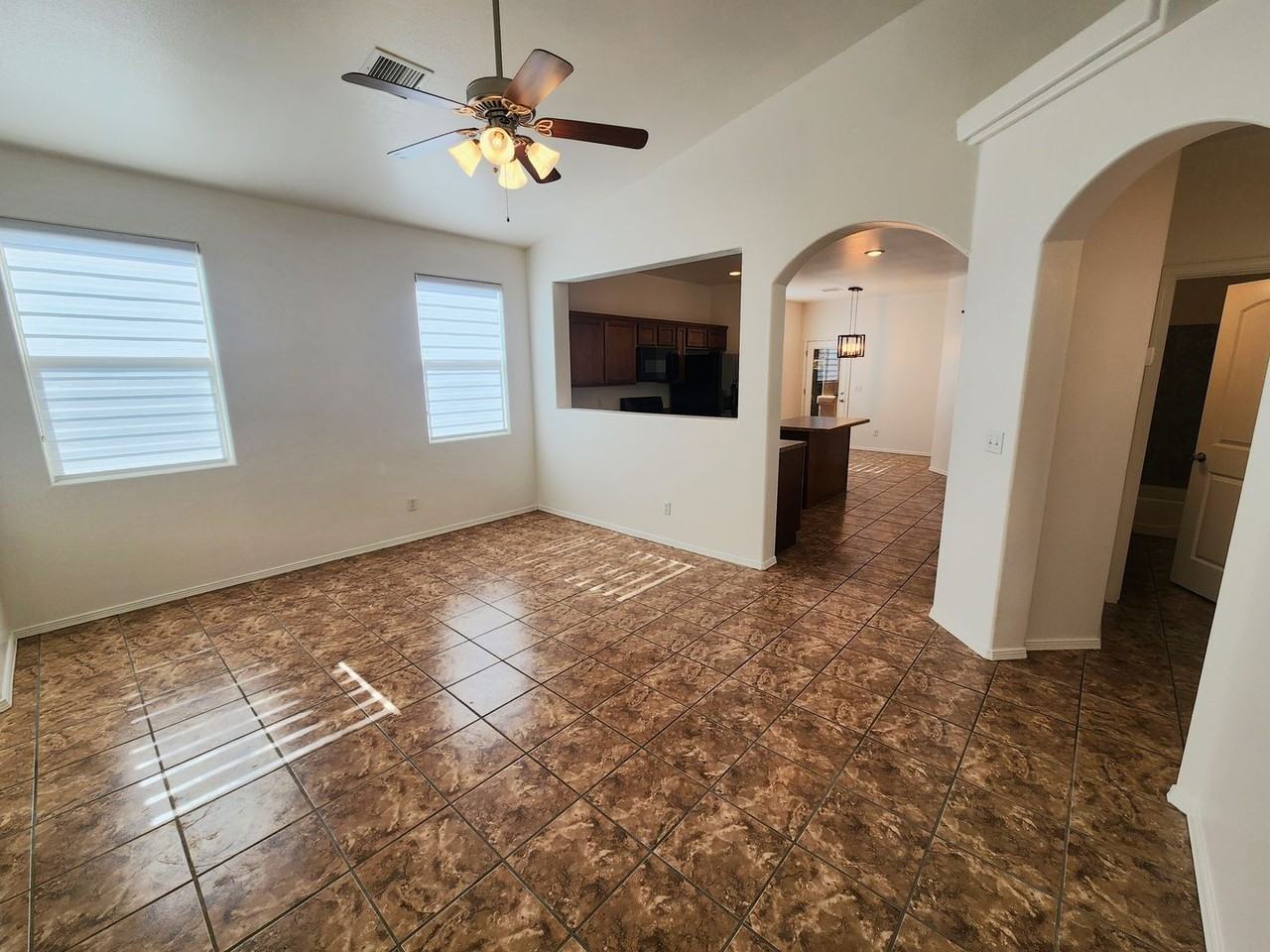 4942 Sherwood Rd - Photo 6 of 31