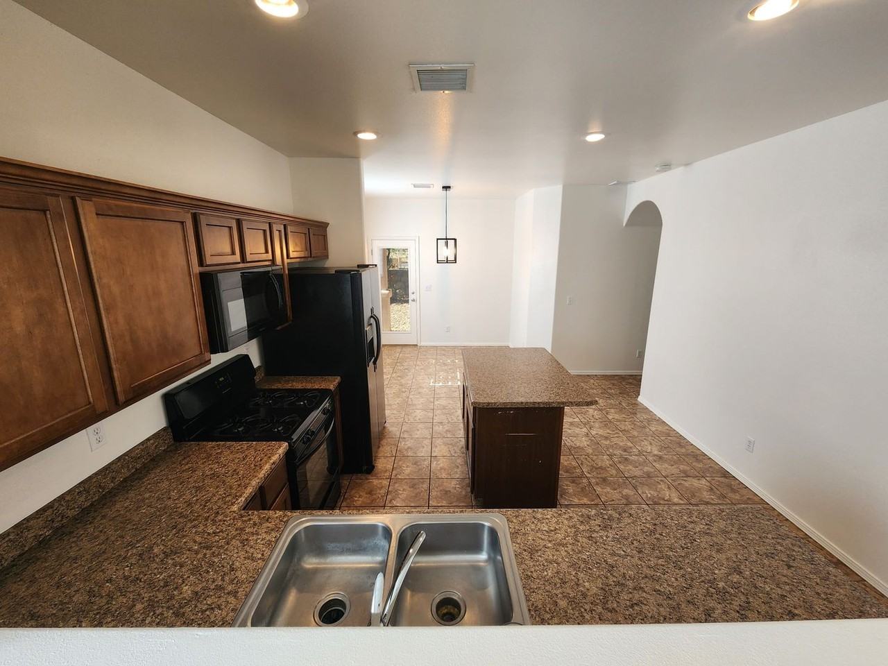 4942 Sherwood Rd - Photo 7 of 31