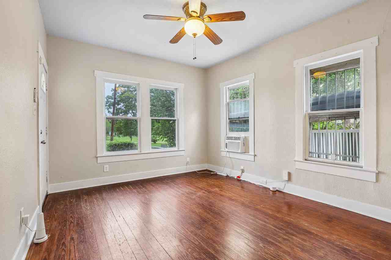 2310 N Sabinas St - Photo 3 of 24