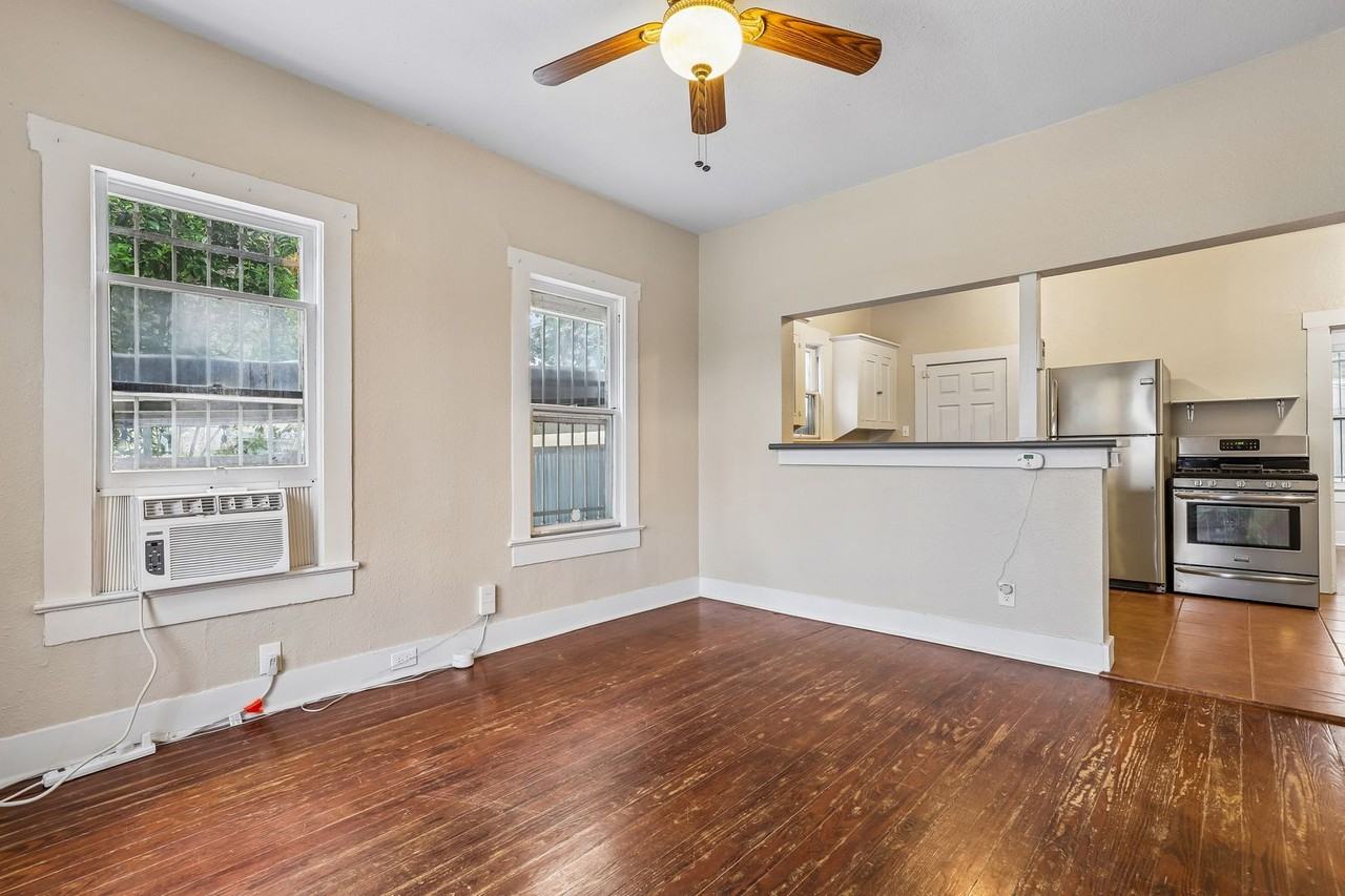 2310 N Sabinas St - Photo 4 of 24