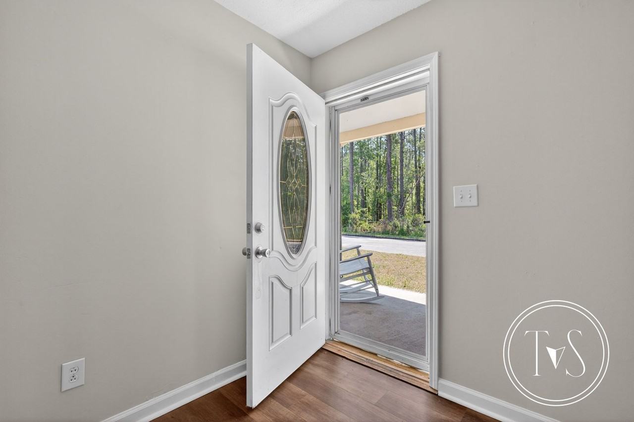 113 Elm St - Photo 6 of 33