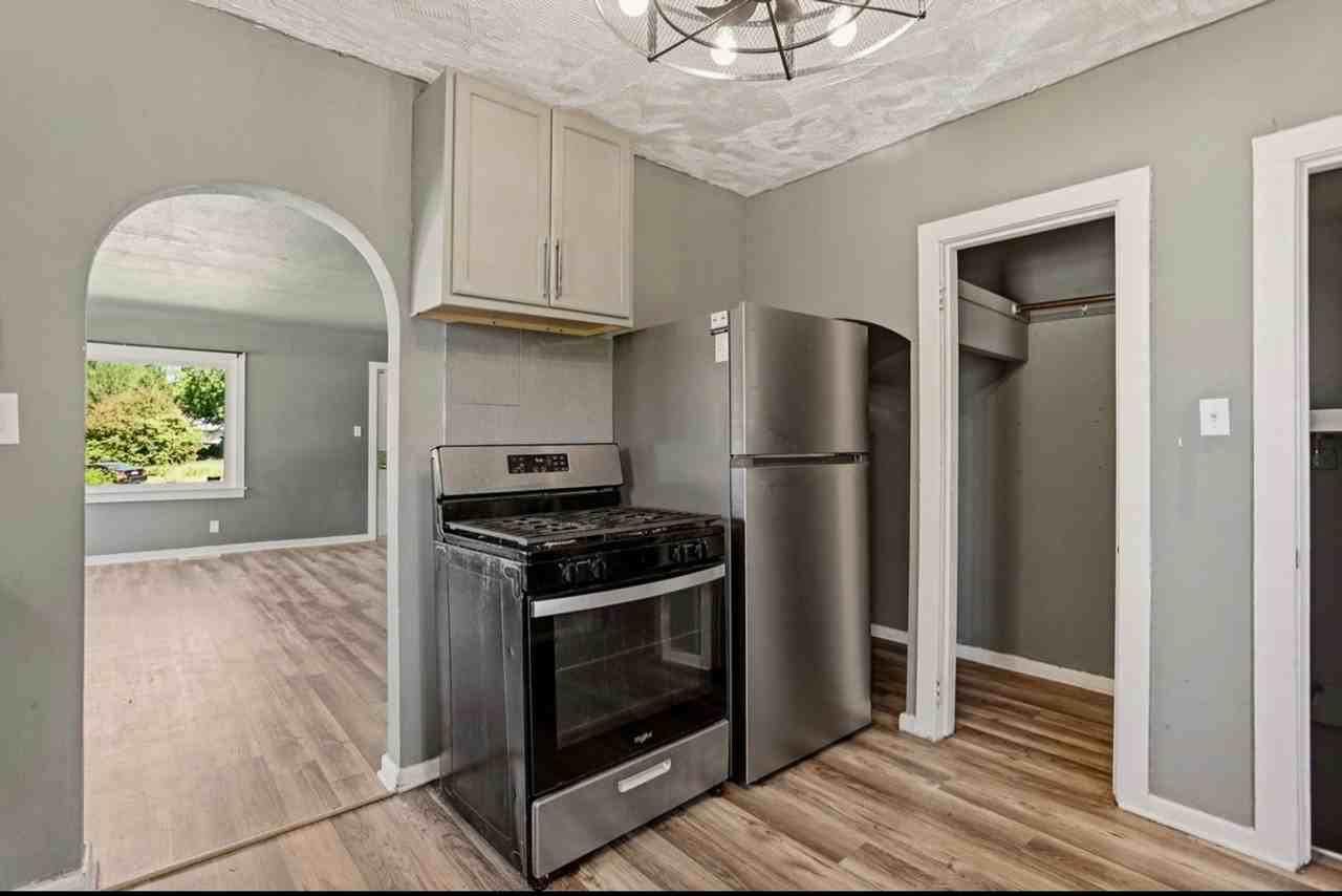 332 Bullock St - Photo 4 of 8